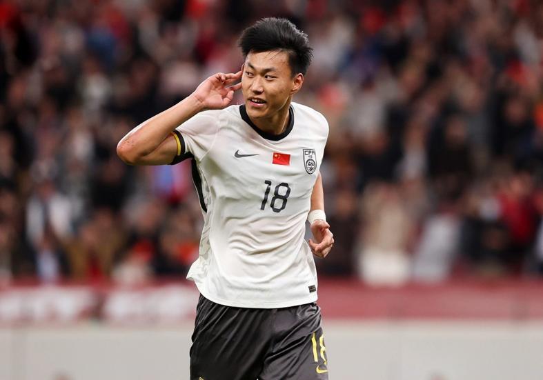 欧冠直播-杜月徵天外飞仙纯蒙的？越南门将怒赞！U23斩获4球铜梁龙射手进仨